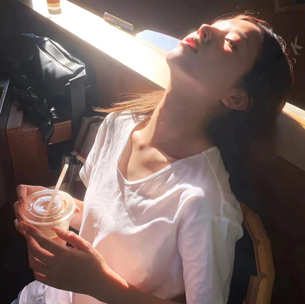 丹妮尔·凯布尔：目击者封面